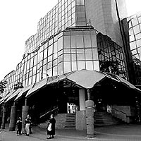 Poprad - stĺporadie pred budovou banky, 1996